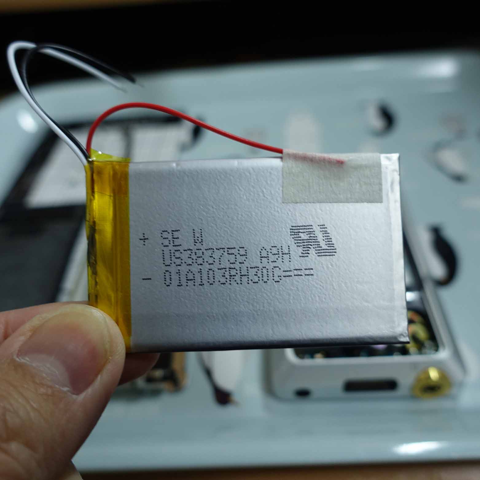 【修理方法解説】ソニーの高級ウォークマン「NW-ZX1」のバッテリーを交換してみた！ | 英二六ブログ