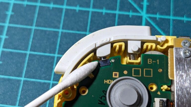 Switch Lite R Button Spring Location 【修理解説】Nintendo Switch LiteのRボタン(Lボタン)が反応しないので分解修理してみた【ついでにZL,ZRも】 | 英二六ブログ