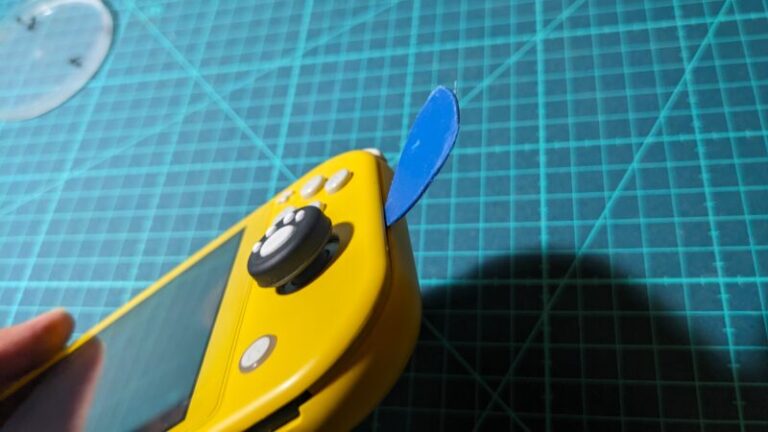 Switch Lite R Button Spring Location 【修理解説】Nintendo Switch LiteのRボタン(Lボタン)が反応しないので分解修理してみた【ついでにZL,ZRも】 | 英二六ブログ